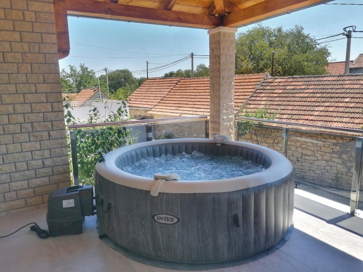 New, modern, luxury apartment Ivan with jacuzzi Drinovci Buitenkant foto